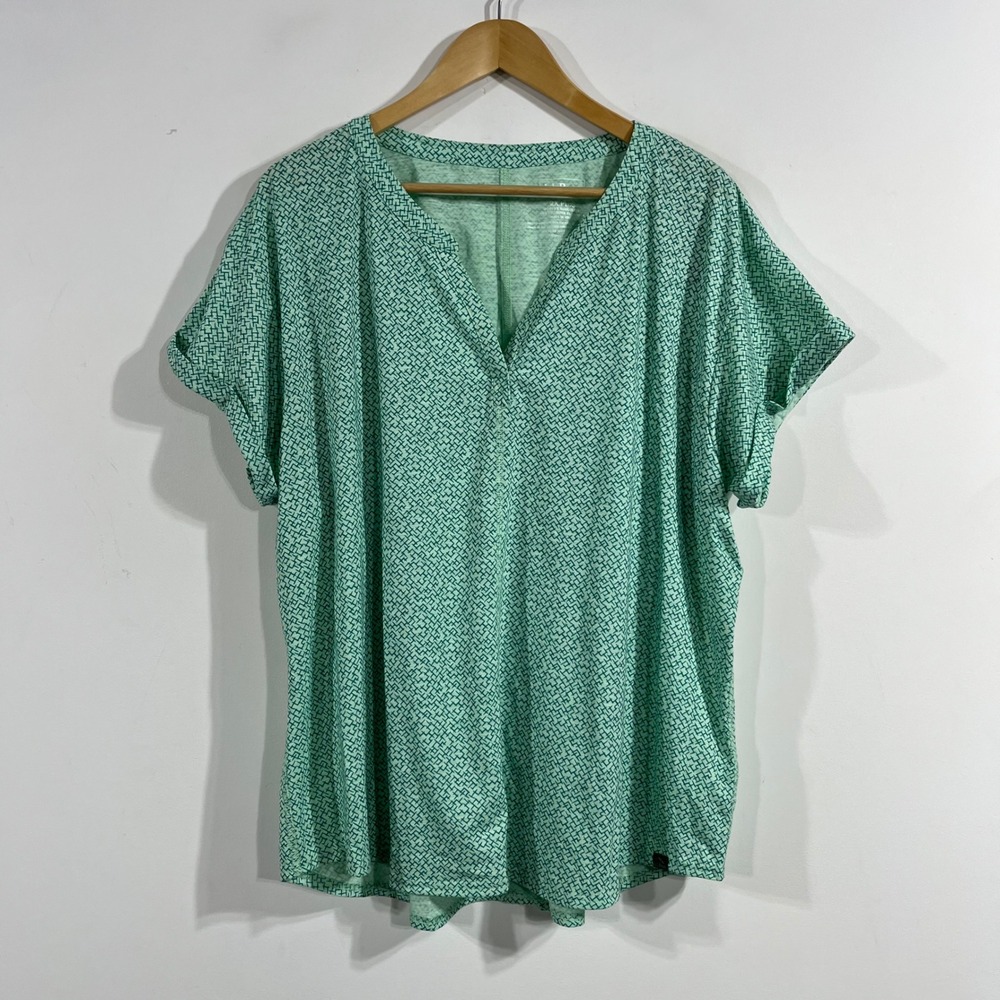 LL Bean Womens 2X Plus Green Geometric Boho Short Sleeve V-Neck Top Granola NWT
